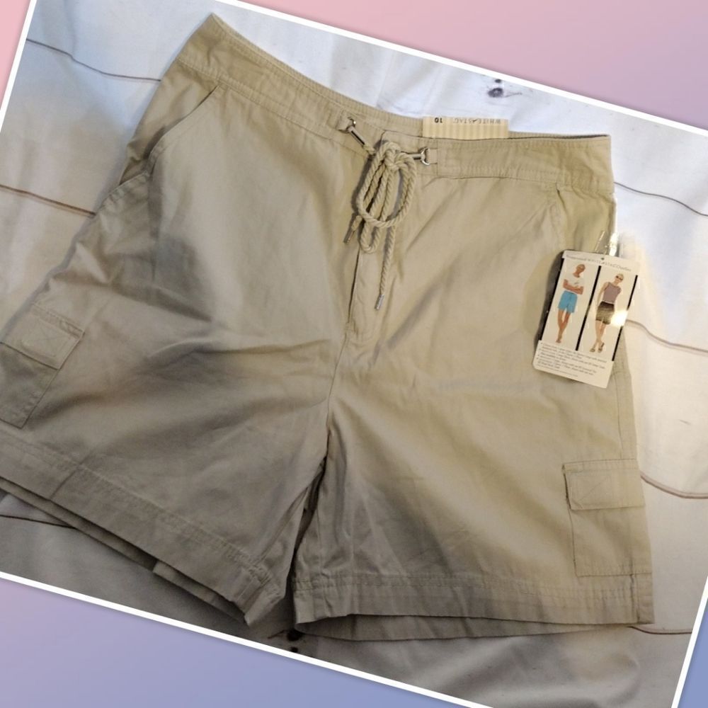💕NWT White Stag cargo short size 10. Tan cargo short with faux tie at the wai
